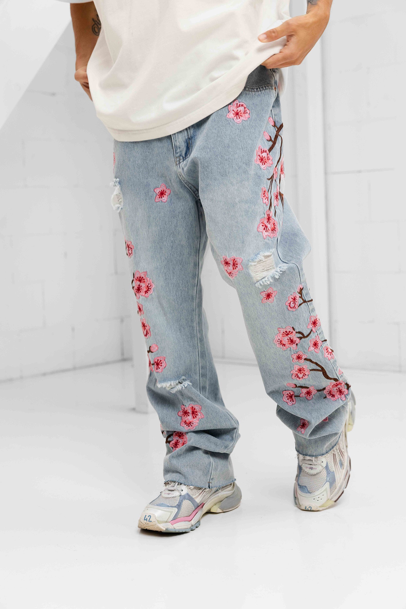 Classix White T-Shirt & Fiora Distressed Blue Denim - Set