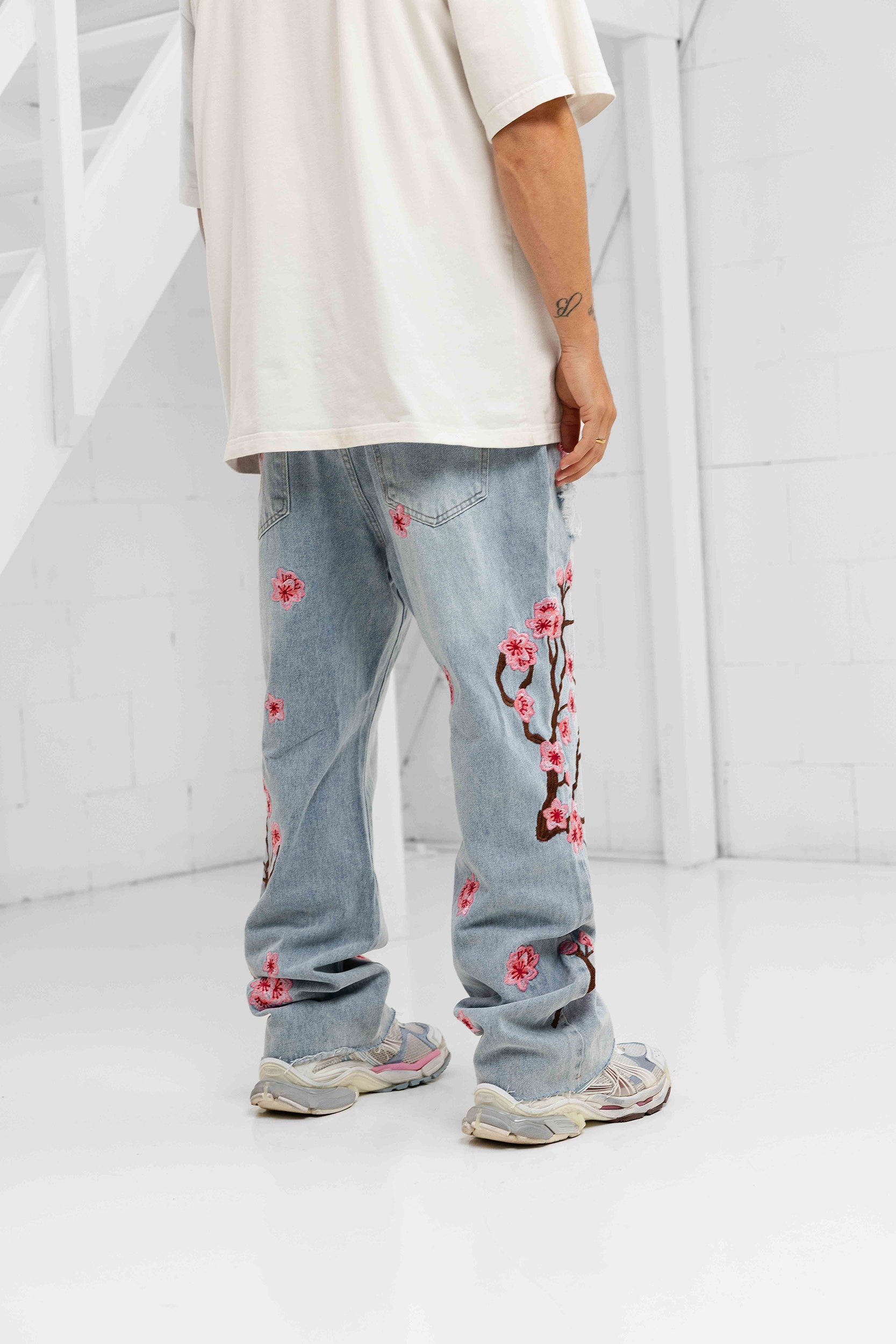 Classix White T-Shirt & Fiora Distressed Blue Denim - Set