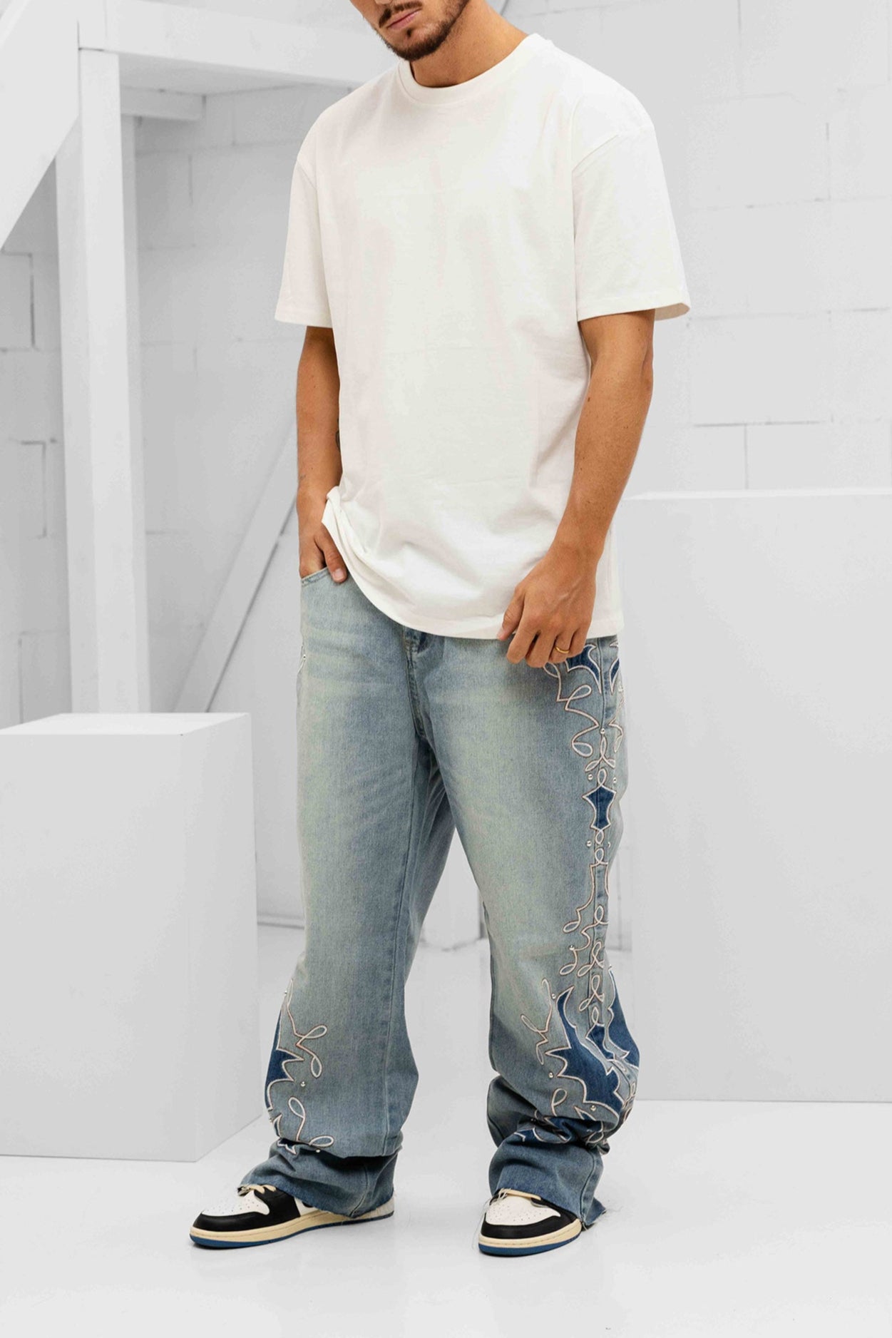 Arrabesque Embroidered Denim Jeans - Blue
