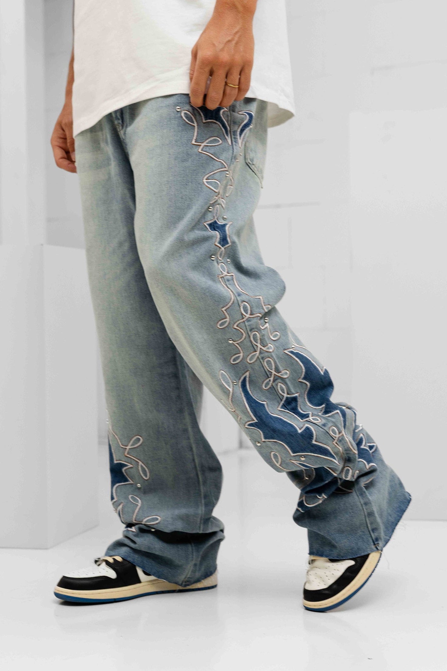 Arrabesque Embroidered Denim Jeans - Blue