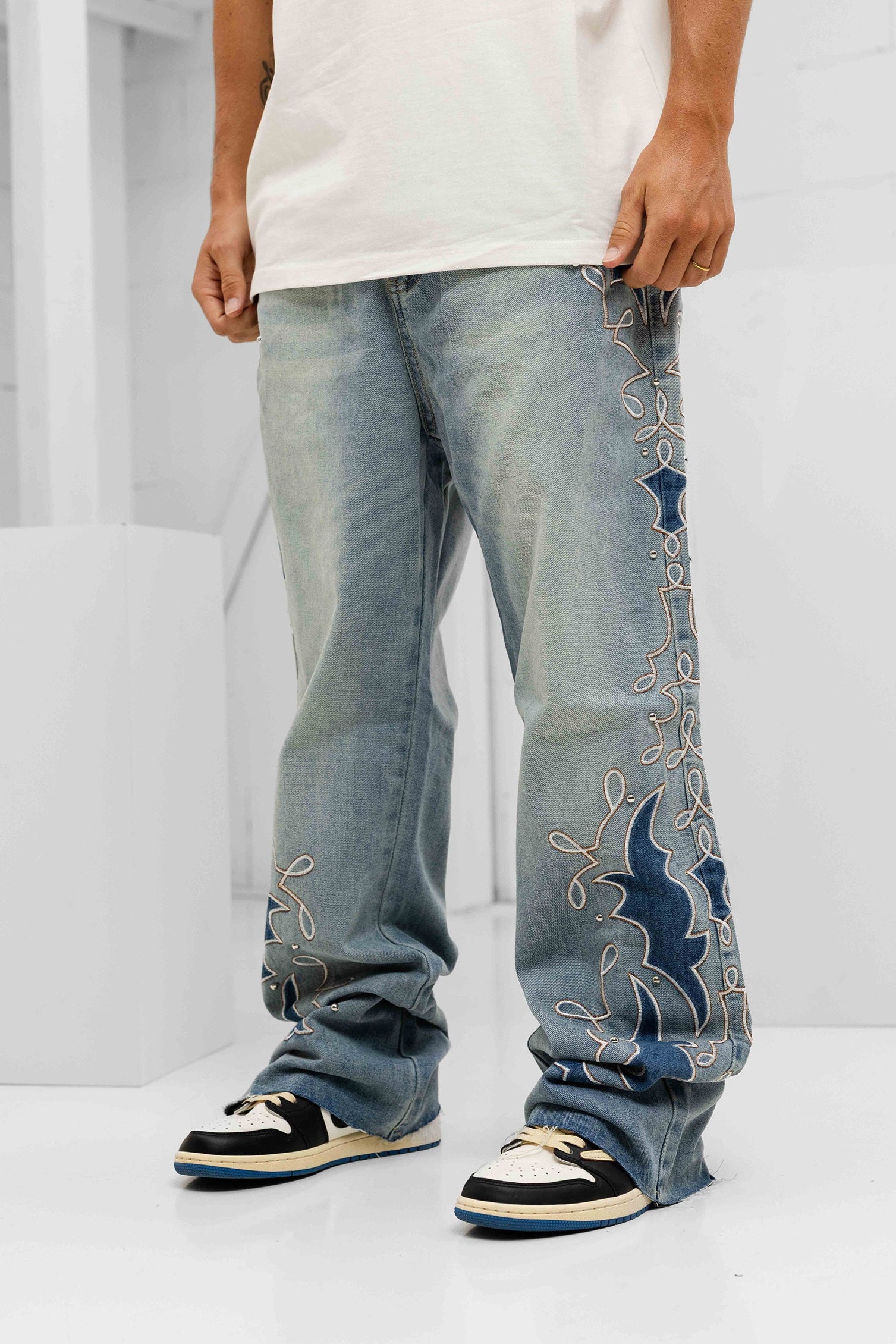 Arrabesque Embroidered Denim Jeans - Blue