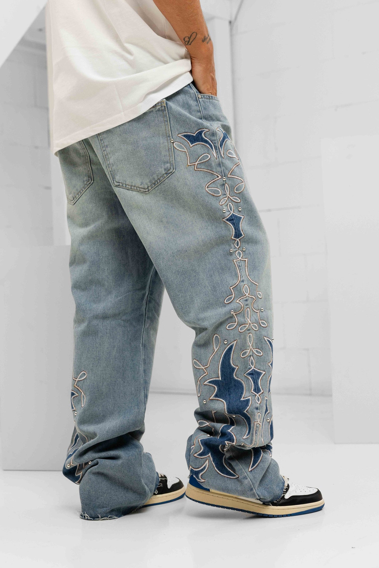 Arrabesque Embroidered Denim Jeans - Blue